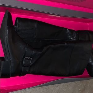 Vince Camuto black Venice leather boots